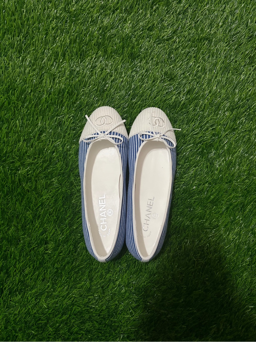 Chanel 24S Pinstripe Bow Ballerina Flats - Picture 4 of 4